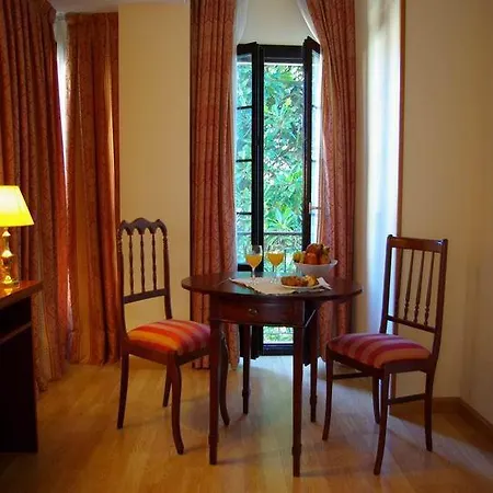 Hotell Palacio Arias Navia