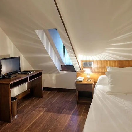 Hotel Palacio Arias