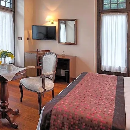 Hotel Palacio Arias