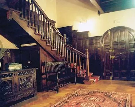 فندق Palacio Arias 3*