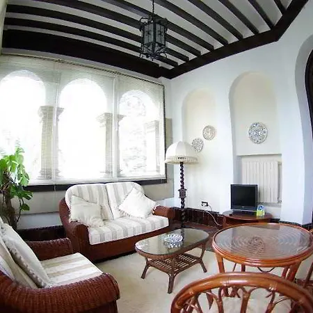 Palacio Arias نافيا