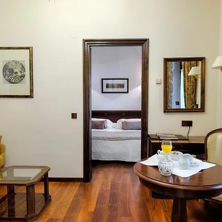 Hotel Palacio Arias