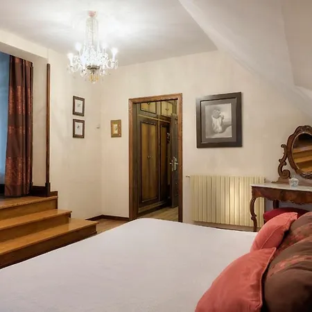 Hotel Palacio Arias